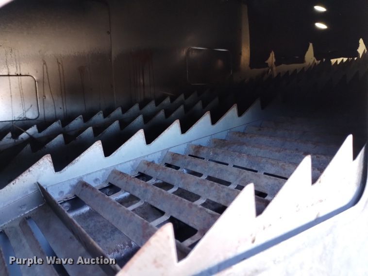 image for item DK8964 Gleaner L3  combine