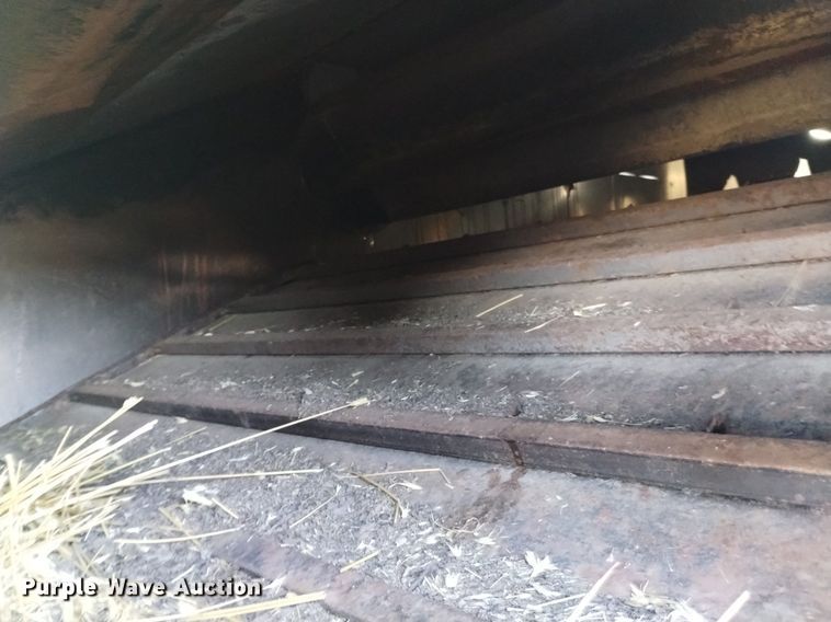 image for item DK8964 Gleaner L3  combine