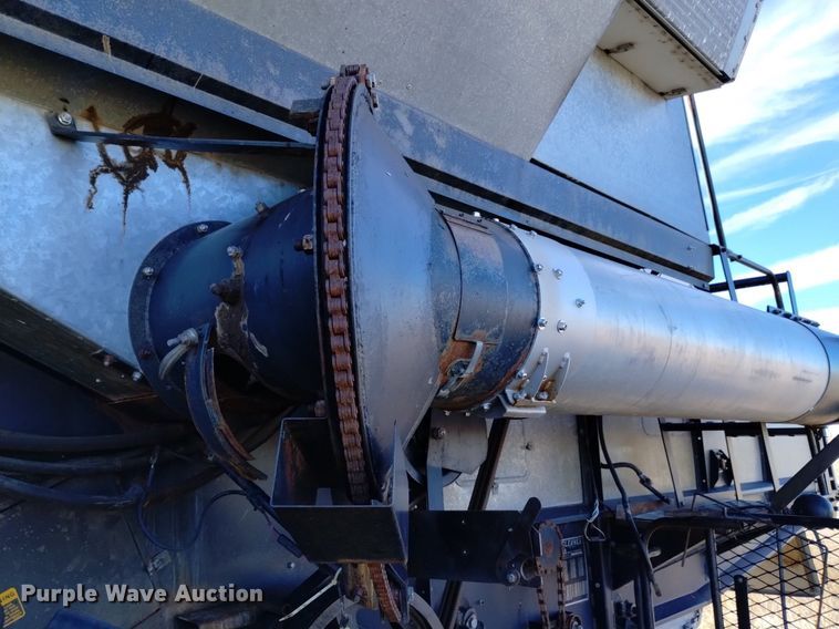 image for item DK8964 Gleaner L3  combine