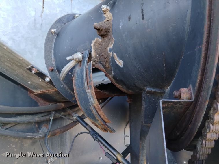 image for item DK8964 Gleaner L3  combine