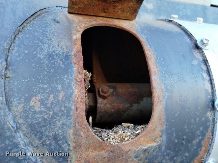 image for item DK8964 Gleaner L3  combine