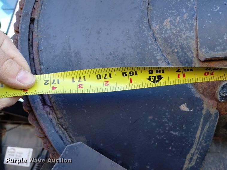 image for item DK8964 Gleaner L3  combine