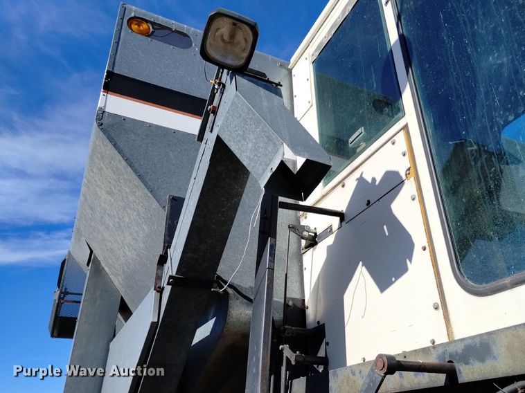 image for item DK8964 Gleaner L3  combine