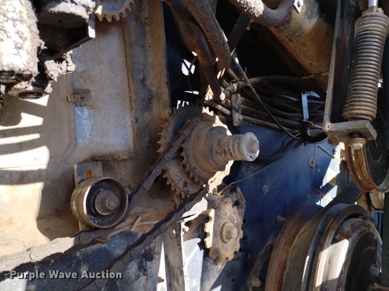 image for item DK8964 Gleaner L3  combine