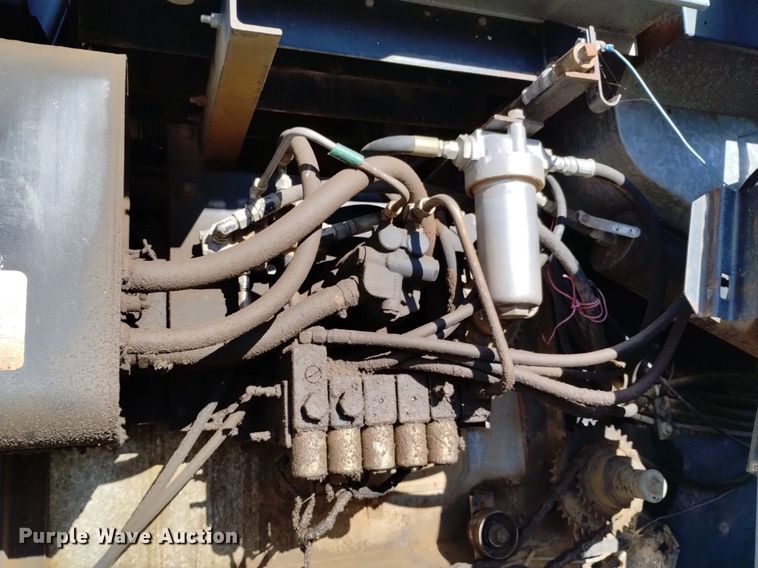 image for item DK8964 Gleaner L3  combine