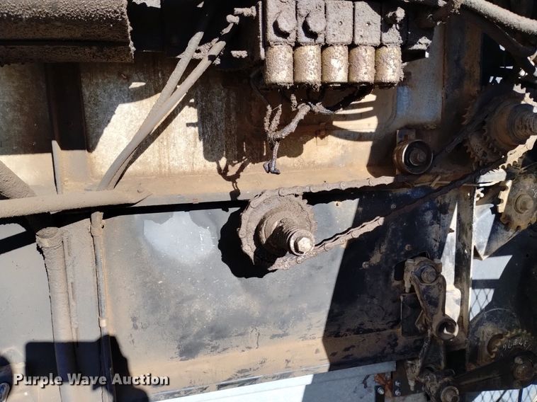 image for item DK8964 Gleaner L3  combine