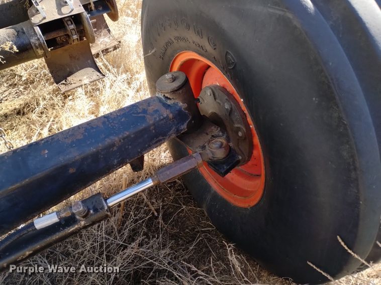 image for item DK8964 Gleaner L3  combine