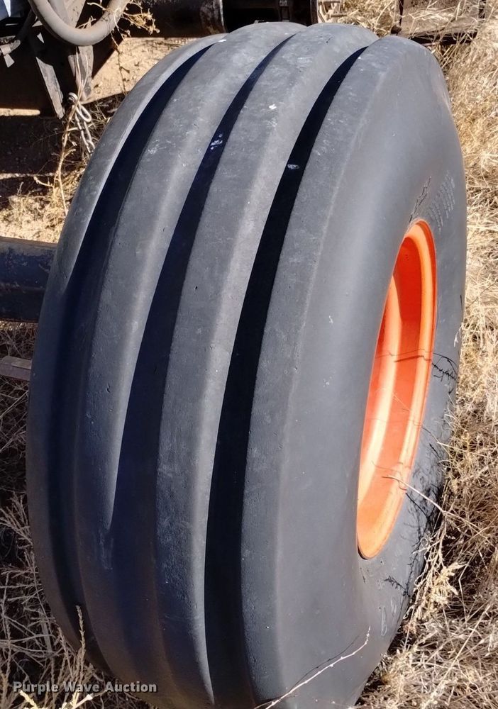 image for item DK8964 Gleaner L3  combine