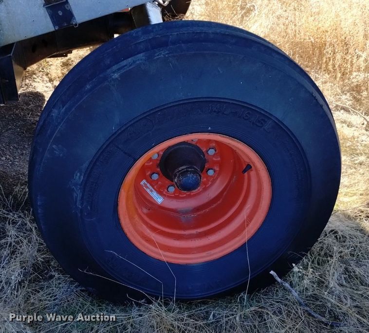 image for item DK8964 Gleaner L3  combine