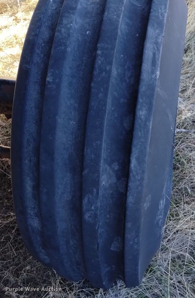 image for item DK8964 Gleaner L3  combine