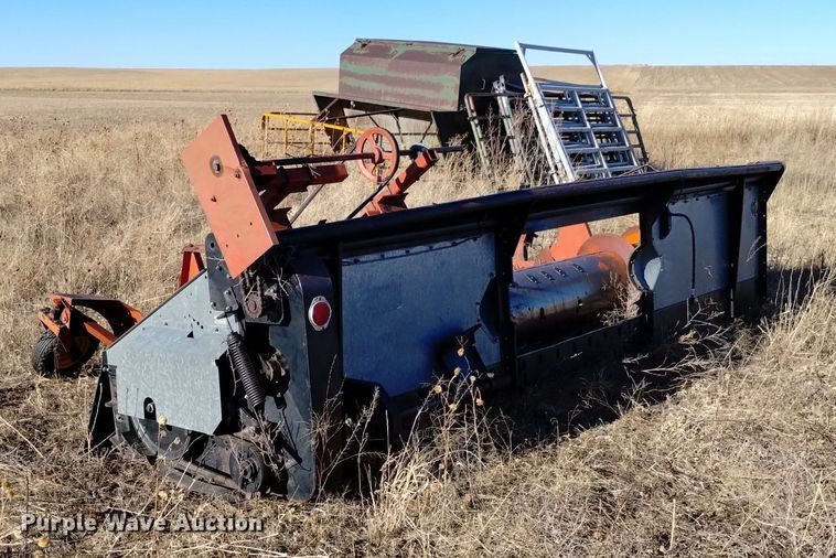 image for item DK8964 Gleaner L3  combine