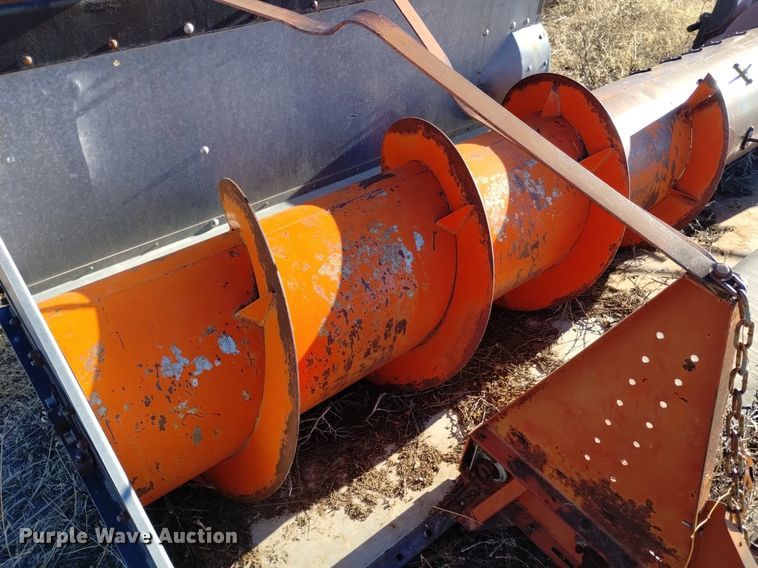 image for item DK8964 Gleaner L3  combine