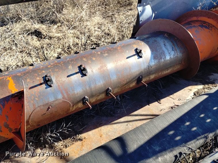 image for item DK8964 Gleaner L3  combine