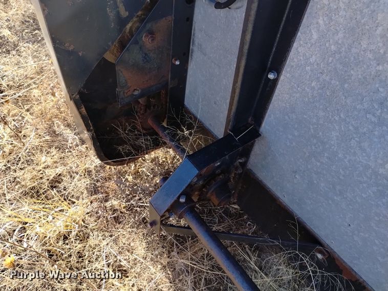 image for item DK8964 Gleaner L3  combine