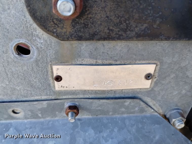 image for item DK8964 Gleaner L3  combine