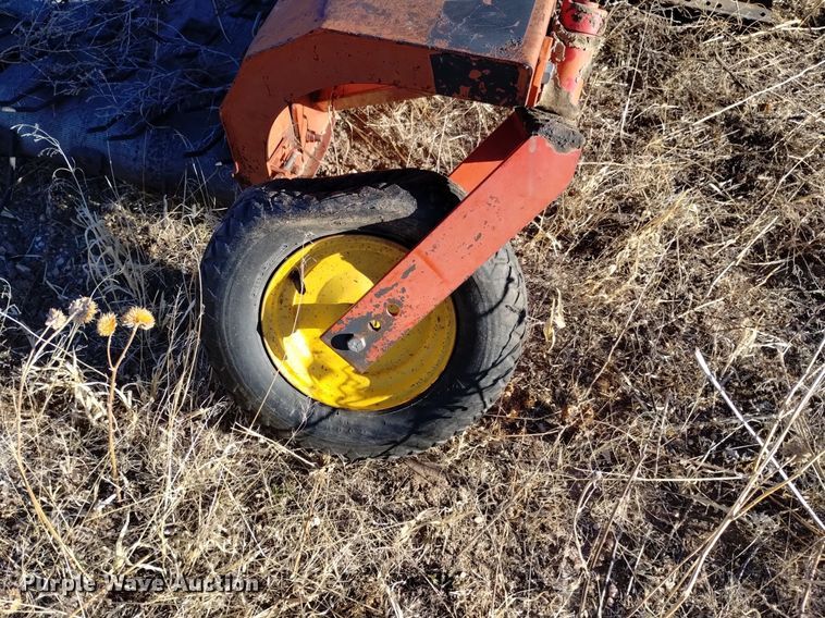 image for item DK8964 Gleaner L3  combine