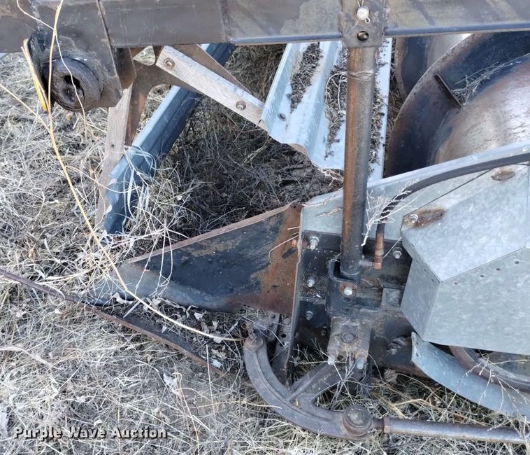 image for item DK8964 Gleaner L3  combine