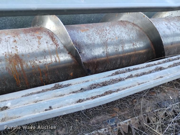 image for item DK8964 Gleaner L3  combine