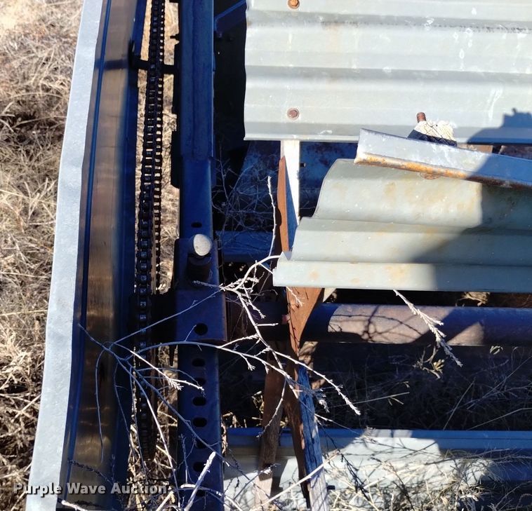 image for item DK8964 Gleaner L3  combine