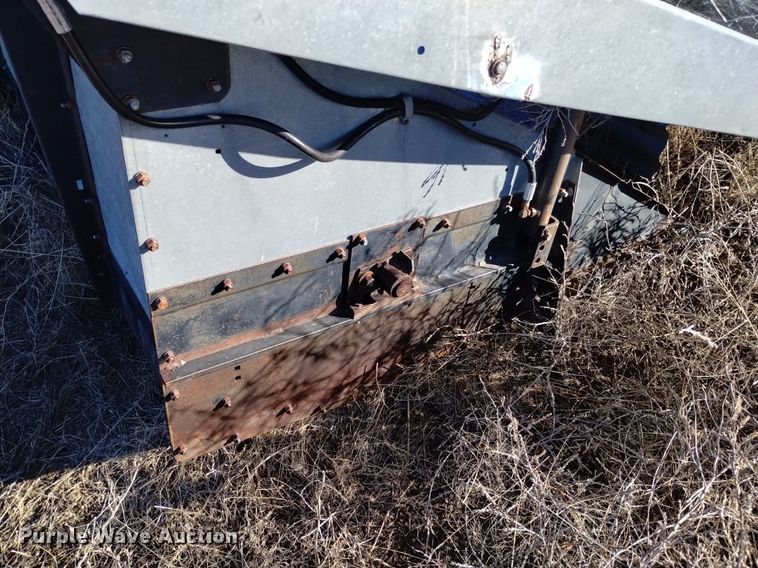 image for item DK8964 Gleaner L3  combine