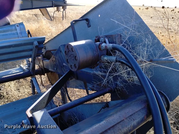 image for item DK8964 Gleaner L3  combine