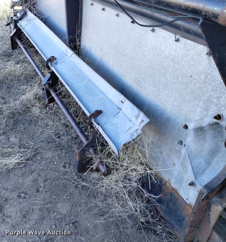 image for item DK8964 Gleaner L3  combine