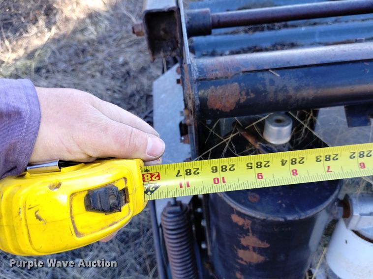 image for item DK8964 Gleaner L3  combine