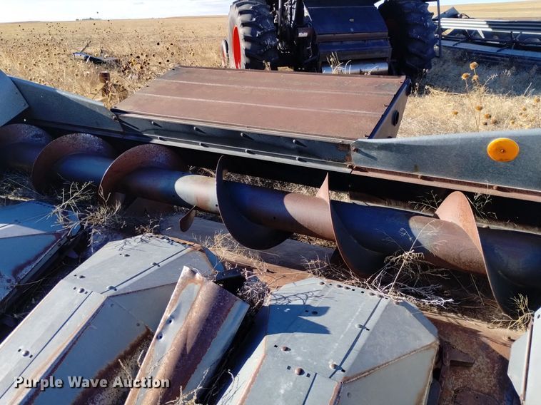 image for item DK8964 Gleaner L3  combine