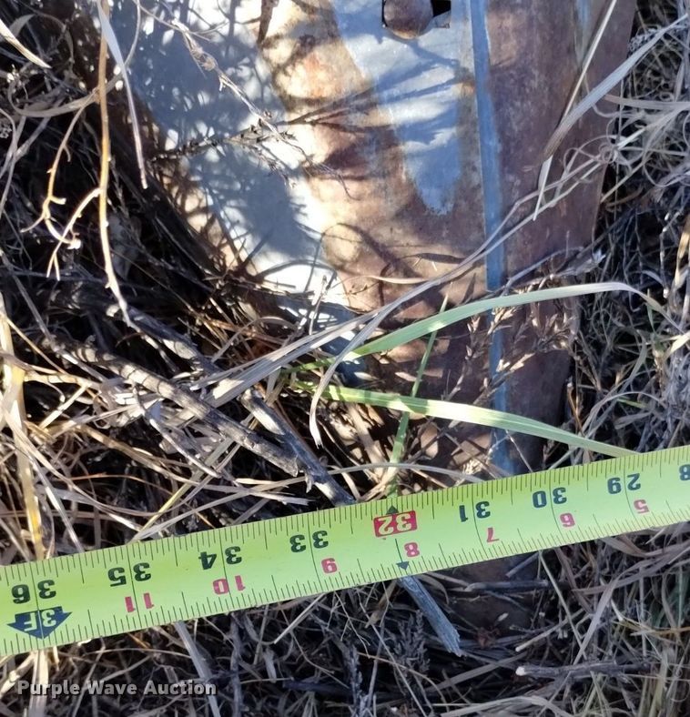 image for item DK8964 Gleaner L3  combine