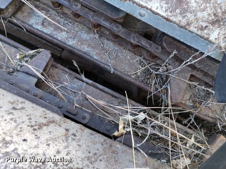 image for item DK8964 Gleaner L3  combine