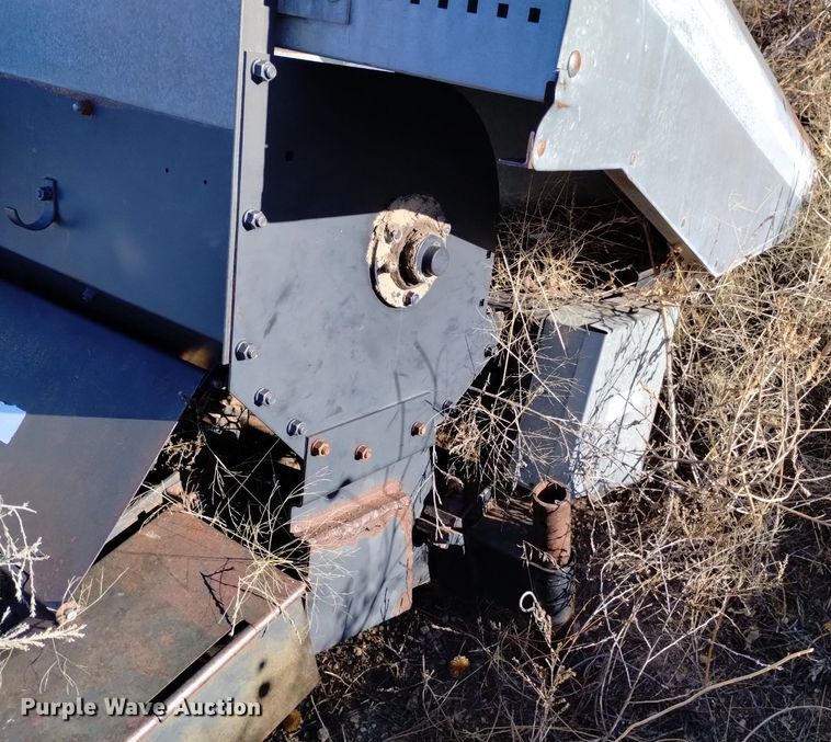 image for item DK8964 Gleaner L3  combine