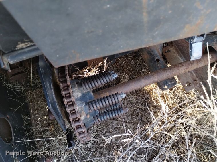 image for item DK8964 Gleaner L3  combine