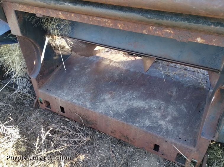 image for item DK8964 Gleaner L3  combine