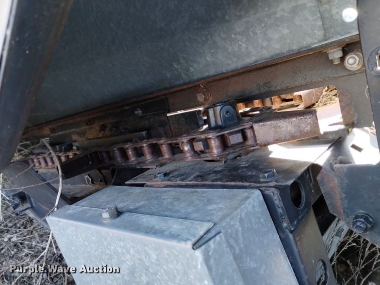 image for item DK8964 Gleaner L3  combine