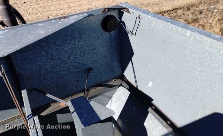 image for item DK8964 Gleaner L3  combine