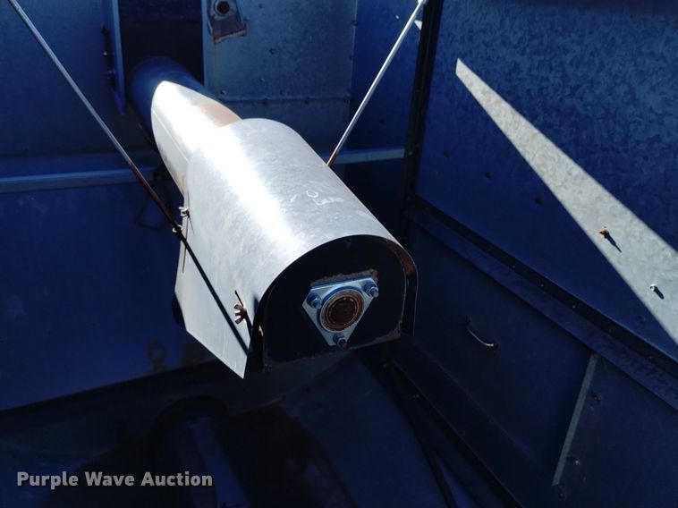 image for item DK8964 Gleaner L3  combine