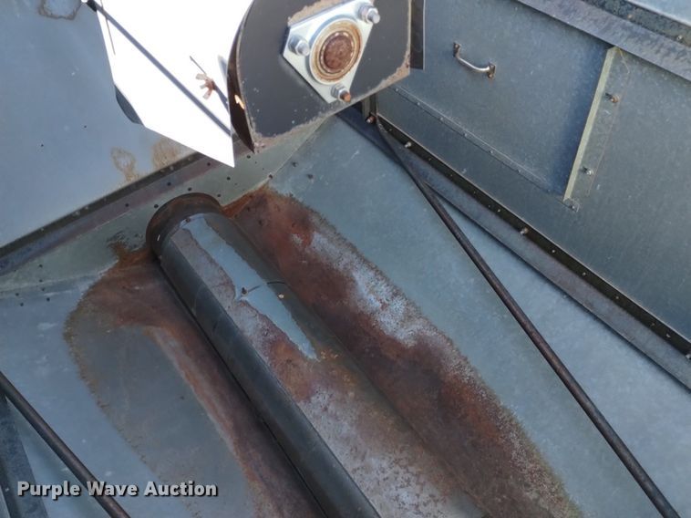 image for item DK8964 Gleaner L3  combine