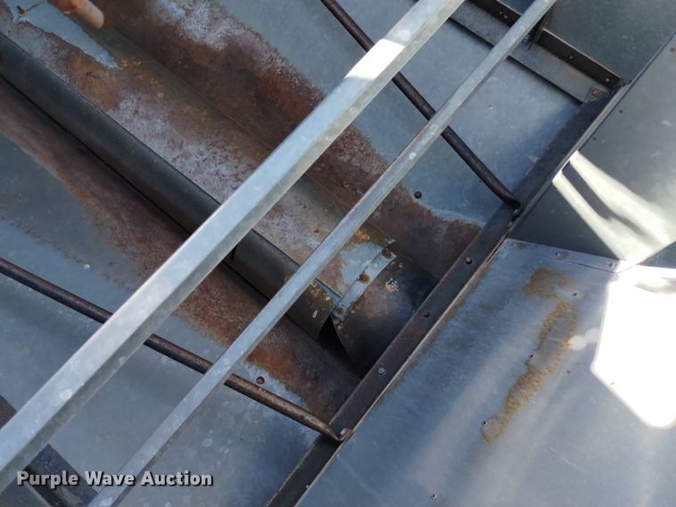 image for item DK8964 Gleaner L3  combine