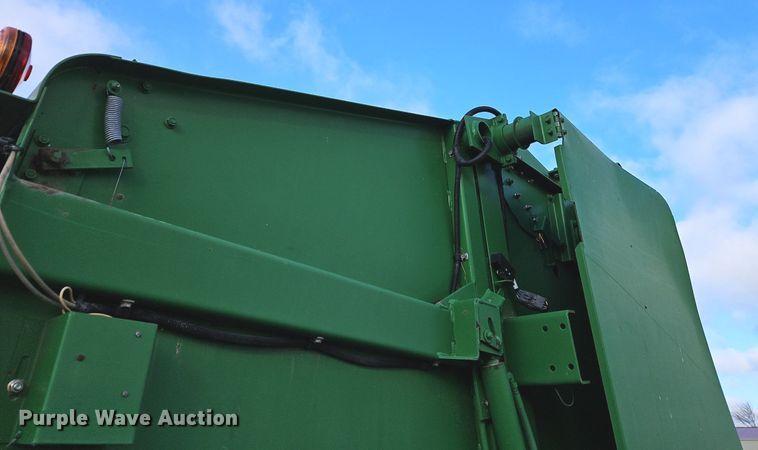 image for item DN7178 1995 John Deere 535  round baler