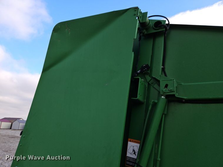 image for item DN7178 1995 John Deere 535  round baler