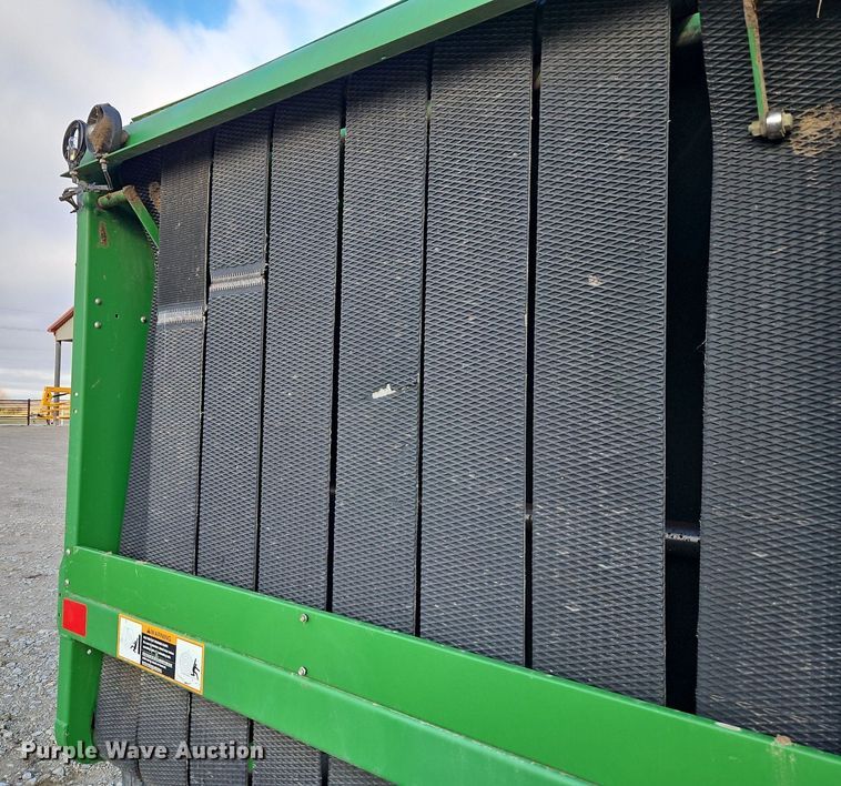 image for item DN7178 1995 John Deere 535  round baler