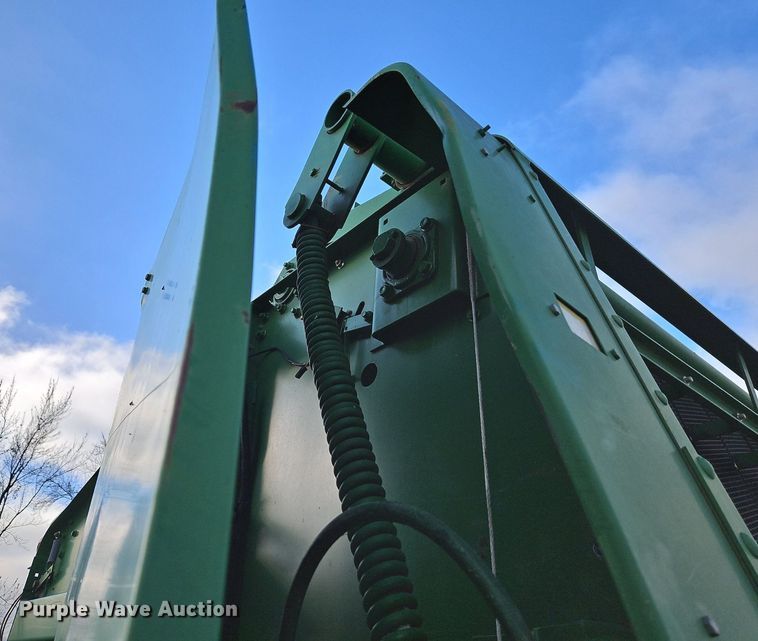 image for item DN7178 1995 John Deere 535  round baler