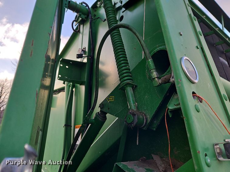 image for item DN7178 1995 John Deere 535  round baler