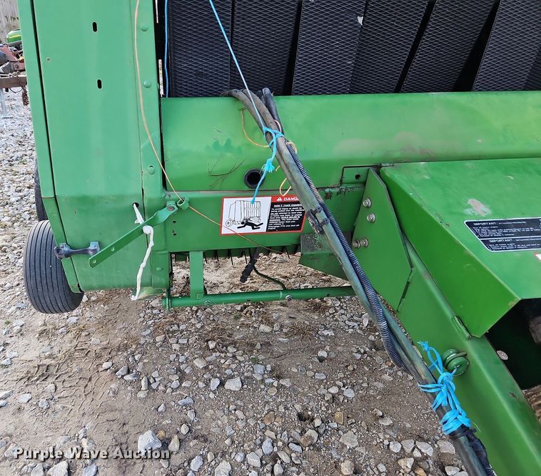 image for item DN7178 1995 John Deere 535  round baler