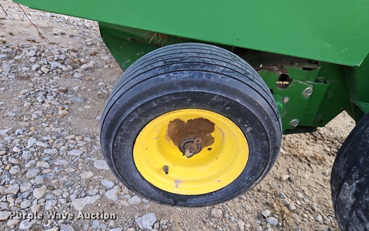 image for item DN7178 1995 John Deere 535  round baler
