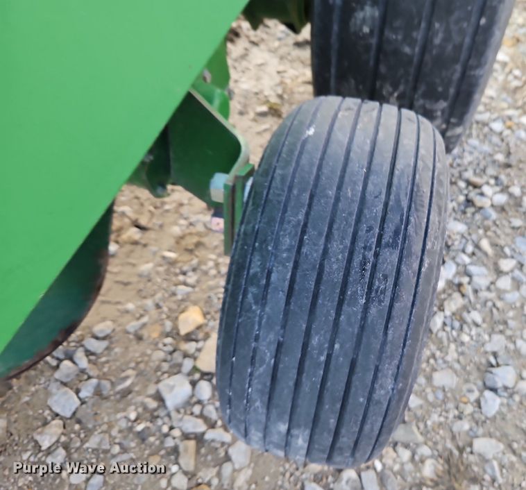 image for item DN7178 1995 John Deere 535  round baler