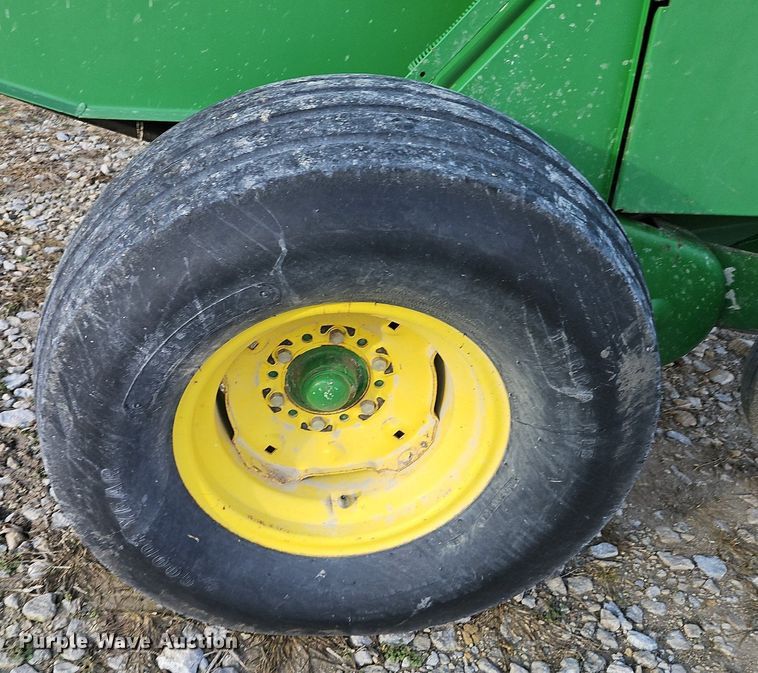 image for item DN7178 1995 John Deere 535  round baler