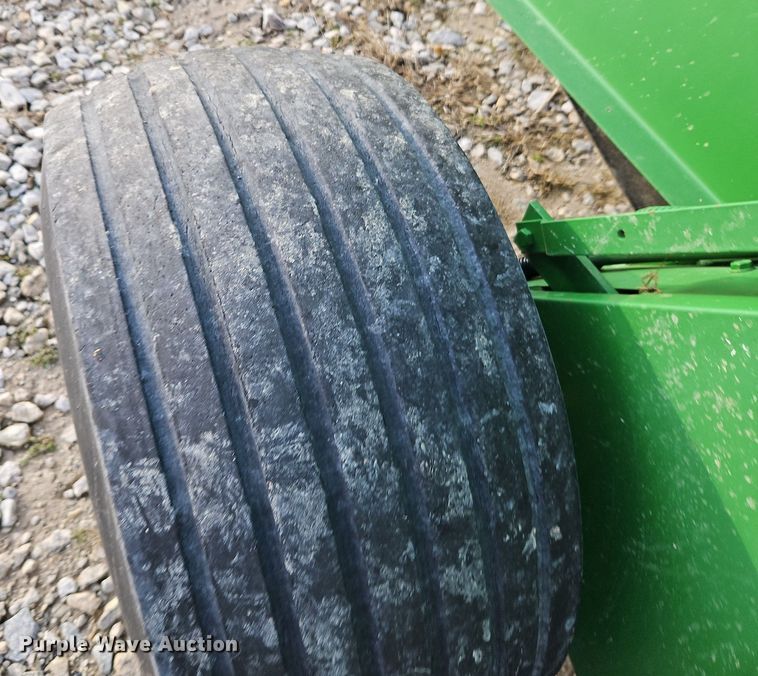 image for item DN7178 1995 John Deere 535  round baler