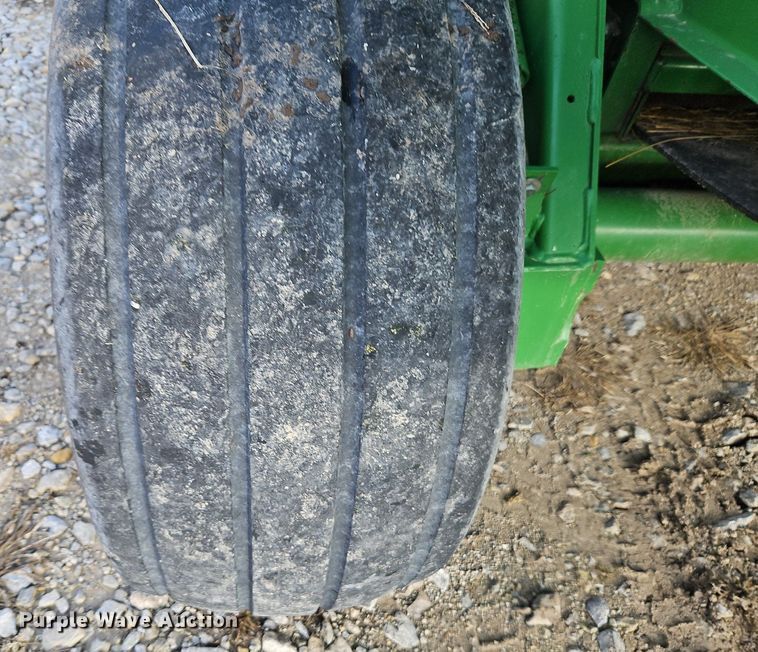 image for item DN7178 1995 John Deere 535  round baler