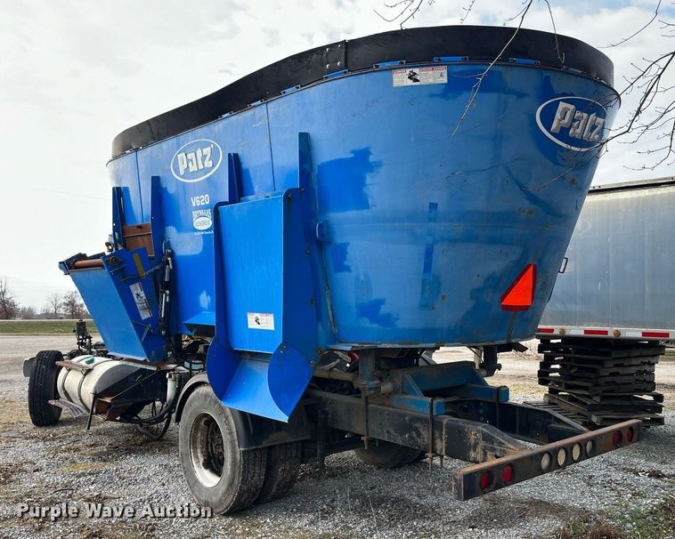 image for item DP2182 2002 International 8100  feed mixer chassis